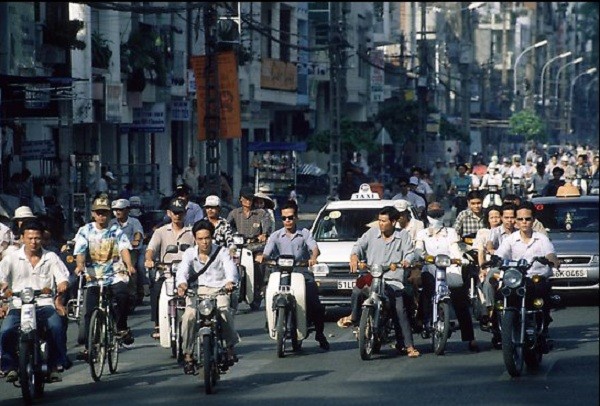Đường phố Sài Gòn nhộn nhịp trở lại sau đại thắng 30/4/1975